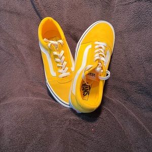 Old Skool Vans! Gently used and in GREAT condition!! Worn 3 times total!!